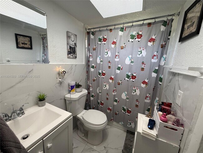 Foto del edificio - 1350 NE 119th St