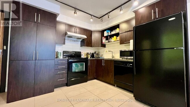 Photo du bâtiment - H-60 S Town Centre Blvd