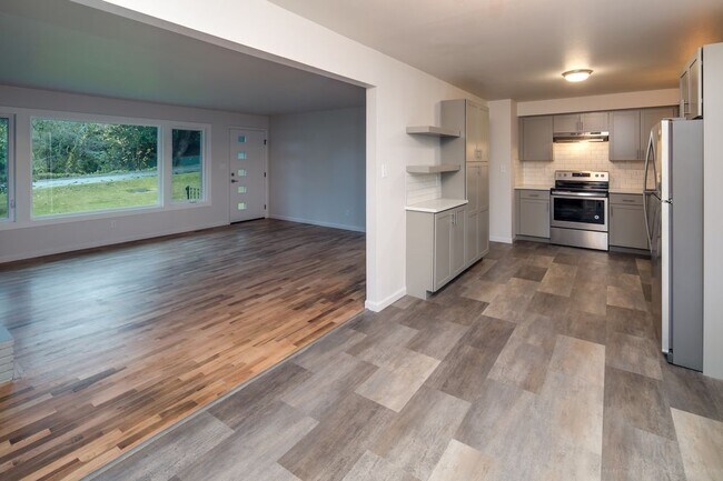 Building Photo - 2916 Alderwood Avenue