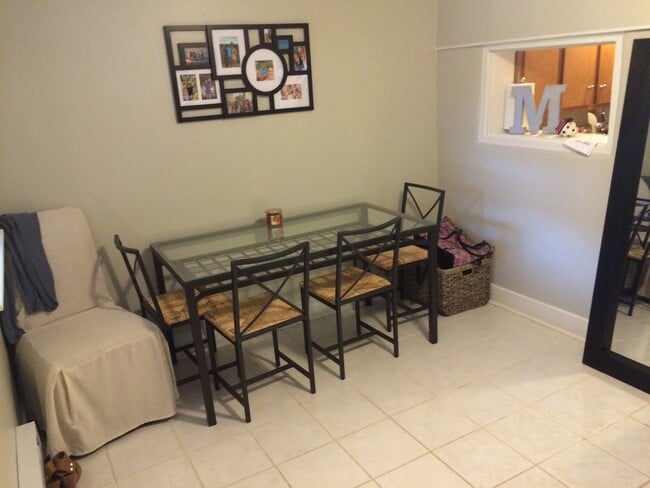 Photo - 1 Bedroom Duplex Close to UIHC All Utiliti... House