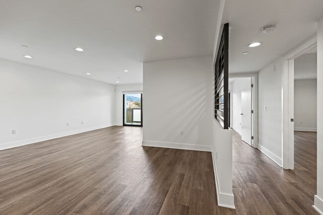 Building Photo - Wilcox Melrose by Wiseman