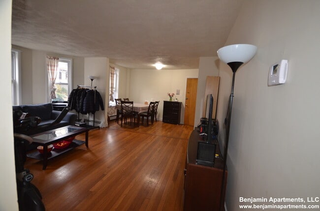 Building Photo - 316 Tappan St