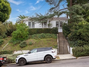 Building Photo - 1044 Manzanita St