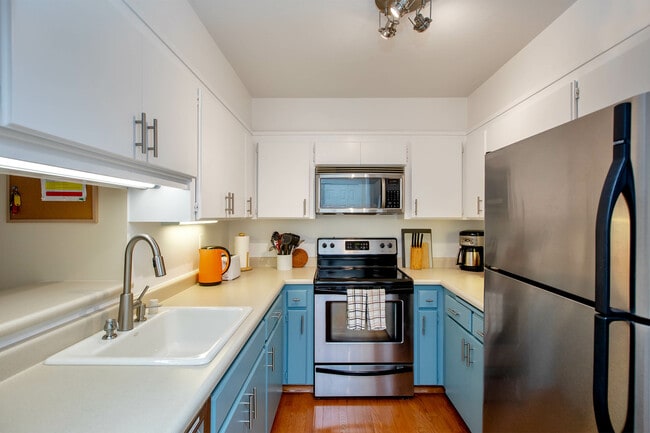 Building Photo - 900 Bush St