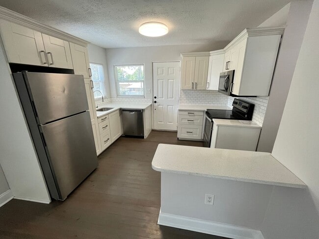 Photo - Above Detached Garage 1/1 in Colonialtown North House