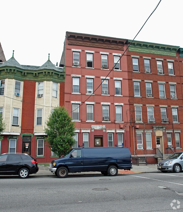 Foto principal - 2813 Palisade Ave