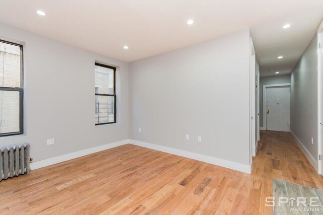 Foto del edificio - 740 Driggs Ave