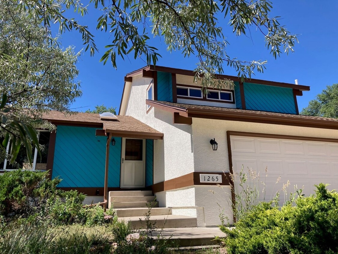 Primary Photo - Westside 4 Bedroom with AC!