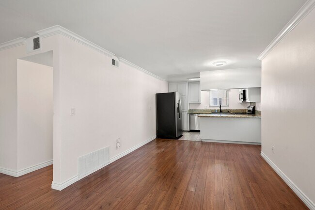 Building Photo - Beautiful Townhome in El Cajon
