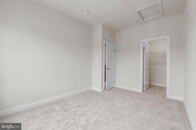 Building Photo - 10611 Sunridge St