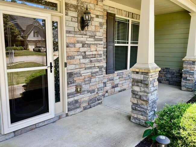 Building Photo - Spacious Grovetown Home