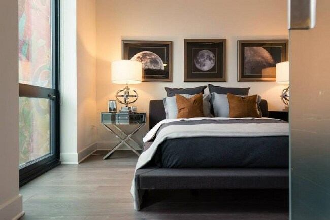 Building Photo - 75 E Lake St