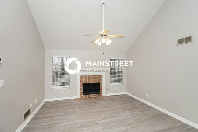 Foto del edificio - 3 Bedroom Pet-Friendly Home in Douglasville, GA with Main Street Renewal