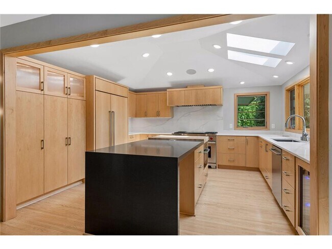 Foto del edificio - 6216 Maloney Ave