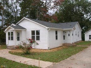 Building Photo - 842 Bush Mill Rd