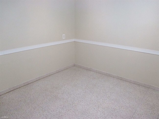 Building Photo - 2 br, 1 bath Apartment - 8640 21st Ave