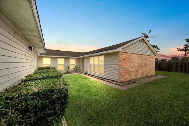 Building Photo - 1815 Millbury Dr