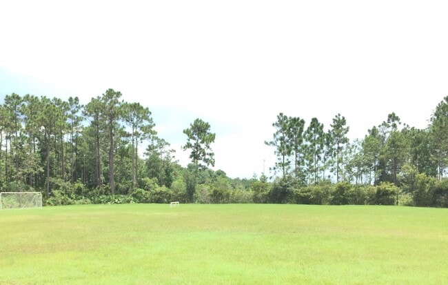 Building Photo - Beautiful Home with Lakefront View!