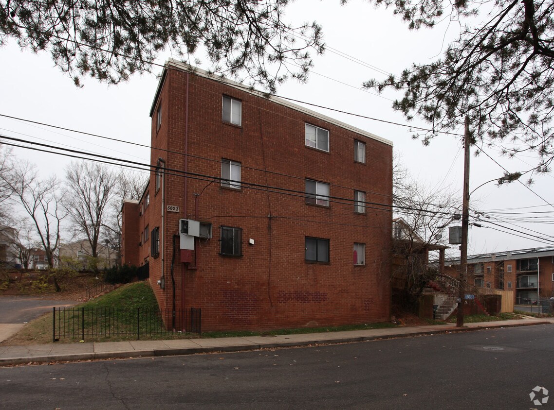 Foto del edificio - 5023 Bass Pl SE