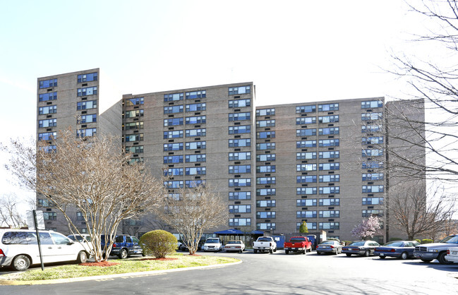 Building Photo - Summit Towers