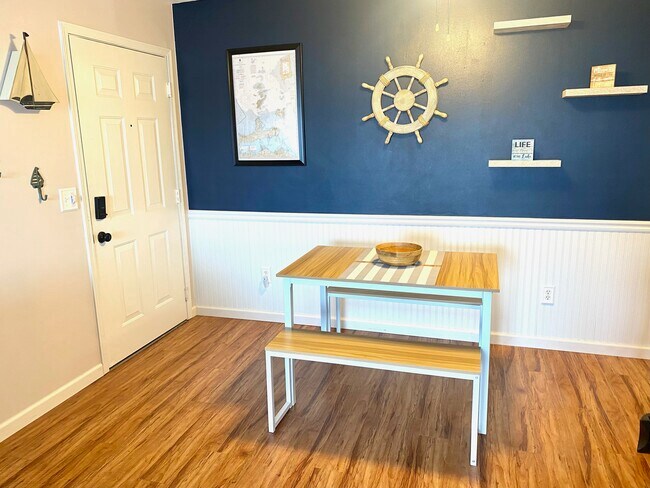 Dining - 172 Clinton Reef Dr