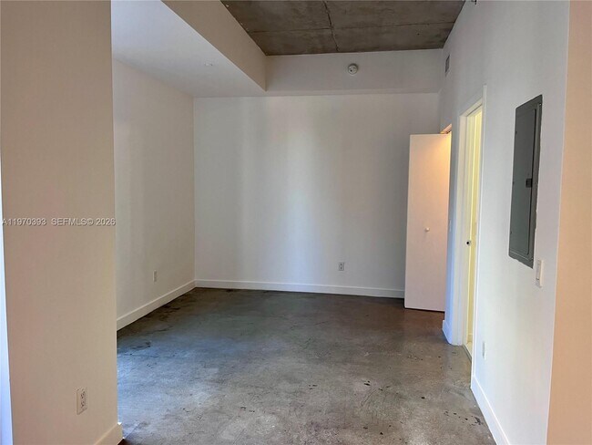 Foto del edificio - 151 SE 1st St