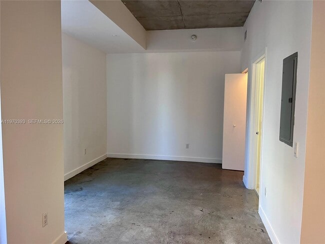 Building Photo - 151 SE 1st St