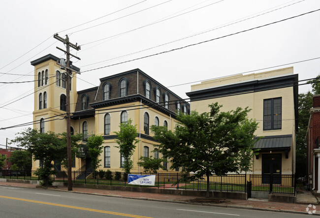 Building Photo - Washington Plaza Apartments