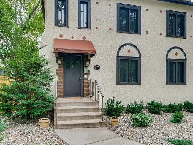 Building Photo - 670 Summit Ave