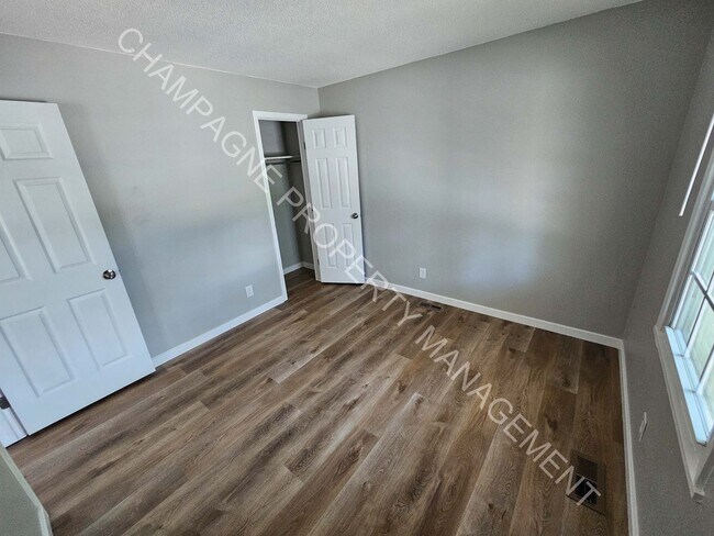 Foto del edificio - 1307-1309 N Arrowhead Ridge