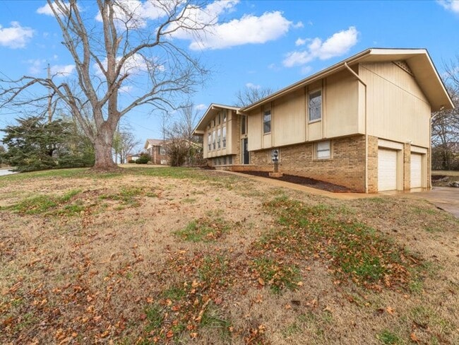 Building Photo - 650 Mize Cir