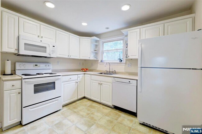 Foto del edificio - 145 Arch St