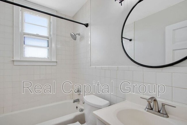 Foto del edificio - 305 Cable St