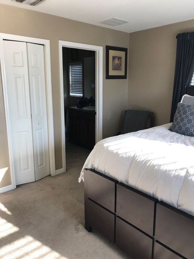 Foto del edificio - 2 Bedroom 2.5 Bathrooms Luxury Townhome in...