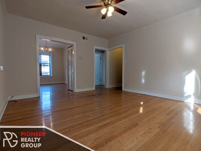 Building Photo - 1137 Oak Ave
