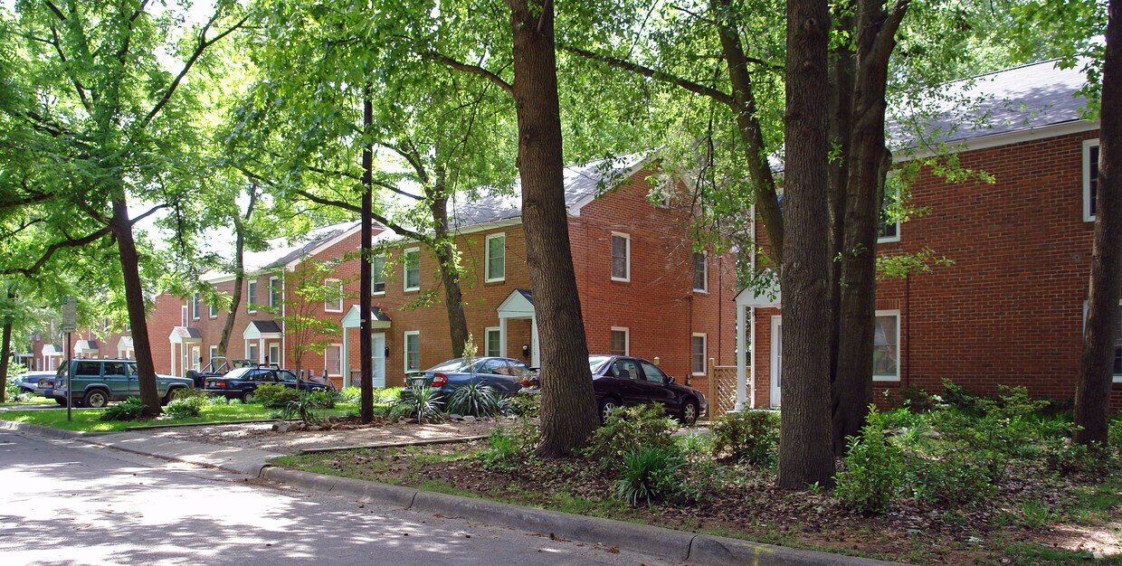 Primary Photo - 3105-3119 Douglas St