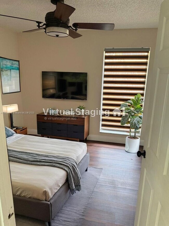 Foto del edificio - 600 NW 214th St
