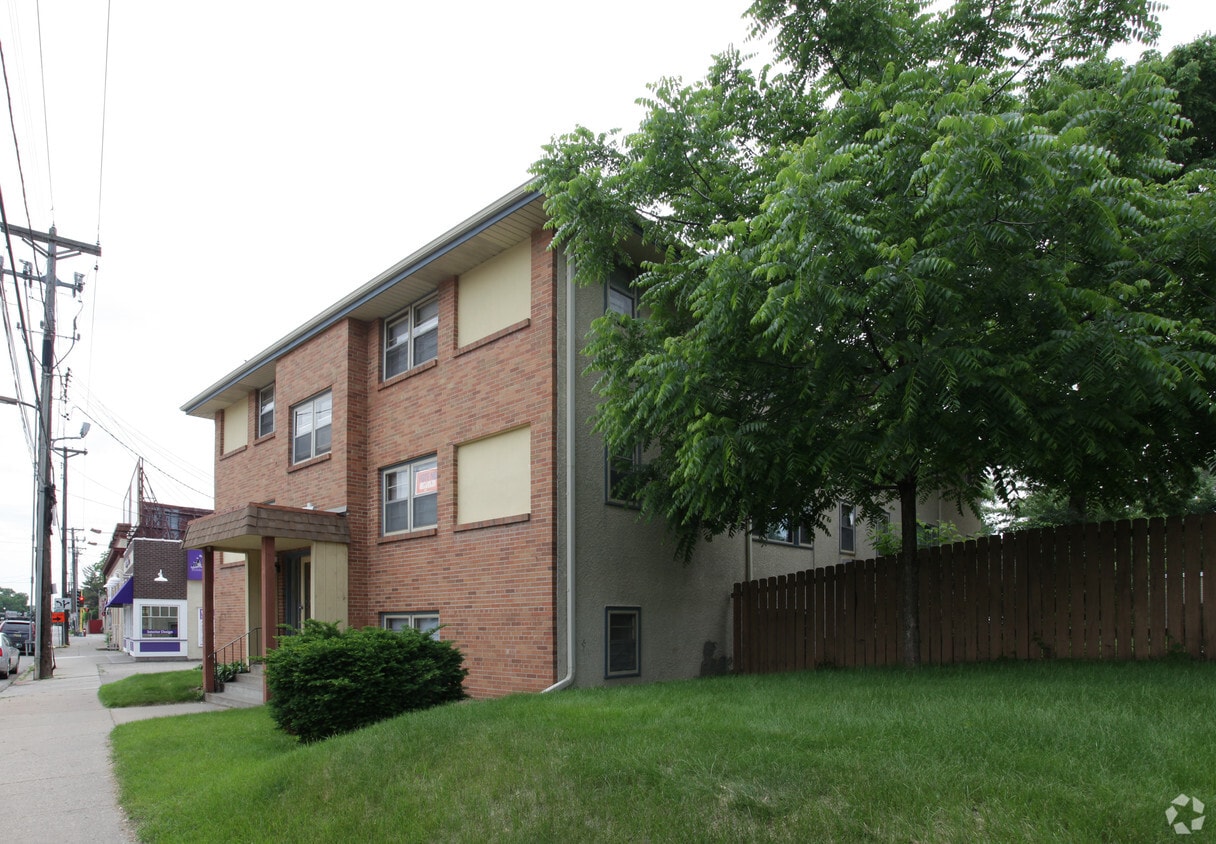 Building Photo - 15 W Diamond Lake Rd