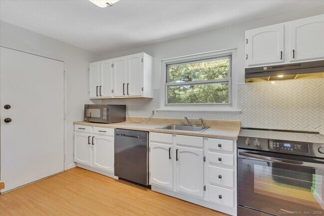 Building Photo - 476 Oak Ave