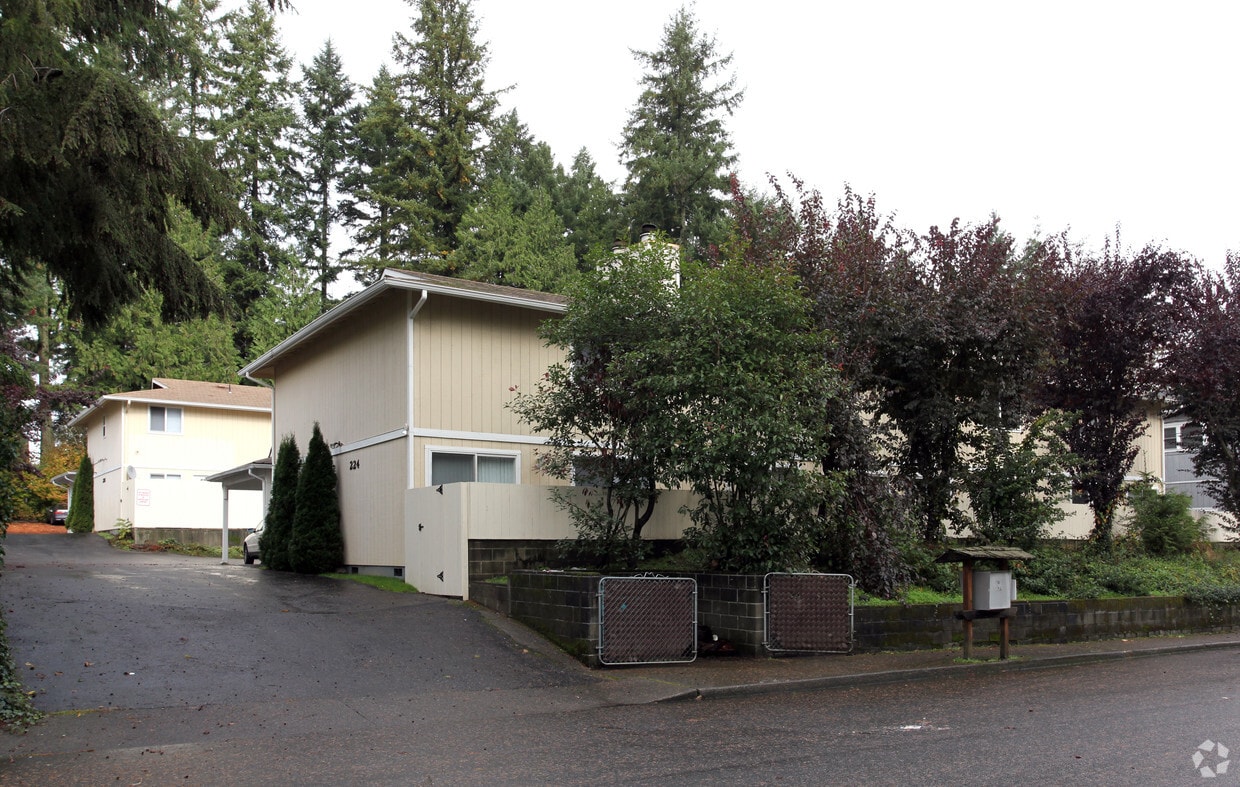 Primary Photo - 224-226 Little St SW