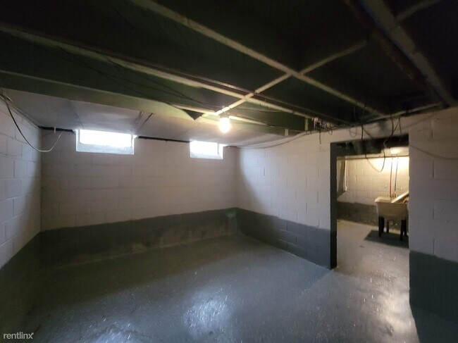 Building Photo - 2 br, 1 bath Duplex - 9106 Evergreen Ave