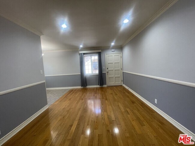 Foto del edificio - 1122 N Formosa Ave