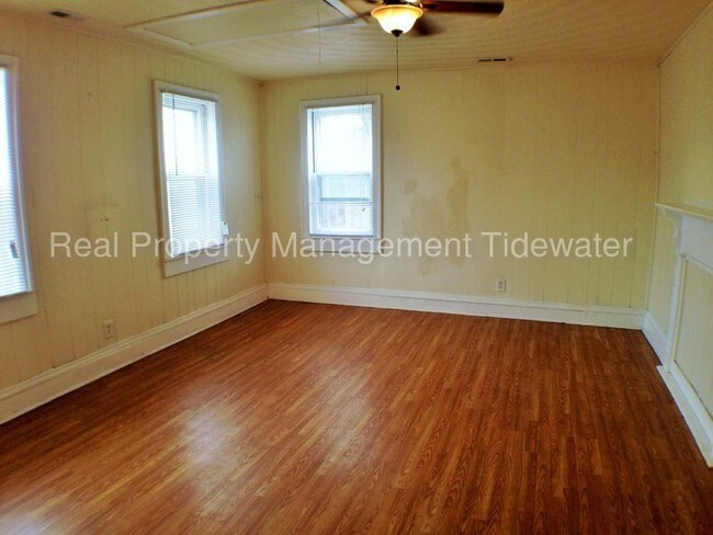 Building Photo - 211 W 27th St