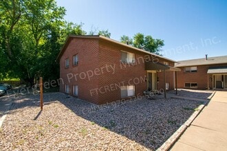 Building Photo - 923 James Ct