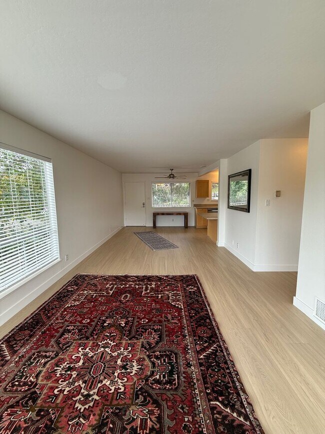 Foto del edificio - 55-57 Bayo Vista Way