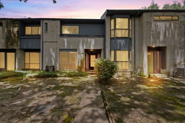 Building Photo - 9005 Imogene St