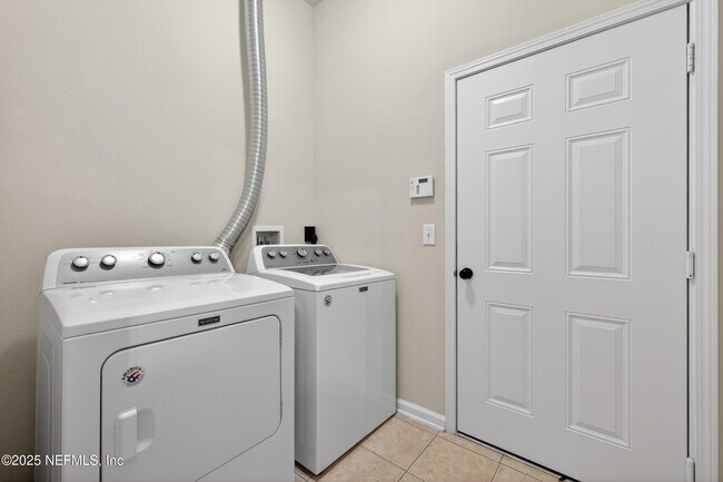 Foto del edificio - 7028 Deer Lodge Cir