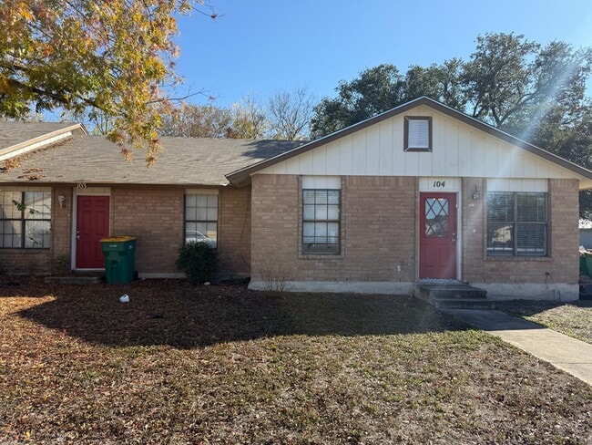 Building Photo - 202 Fir Dale