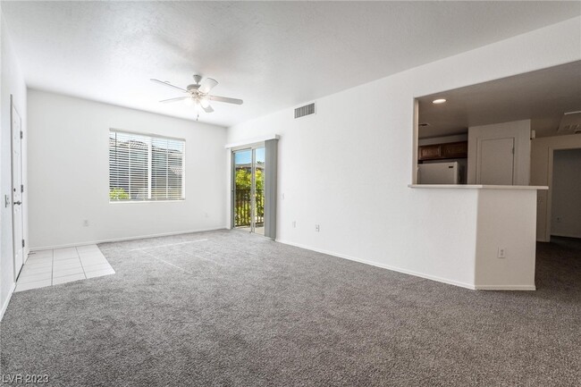 Building Photo - 6868 Sky Pointe Dr