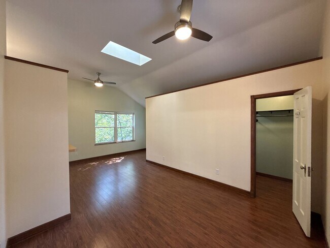 Foto del edificio - 213 S Summit Ave